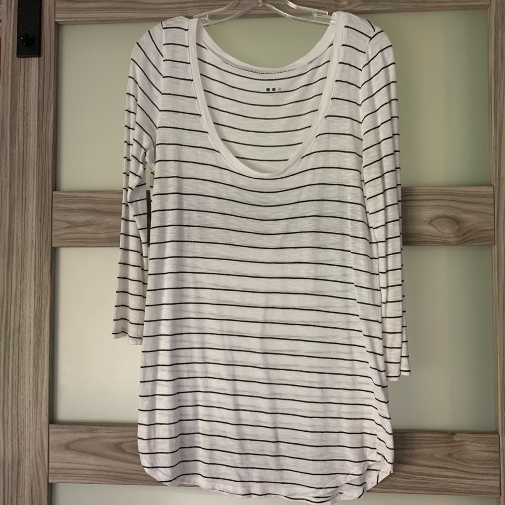 Sz L Three Dots deep scoopneck 3/4 sl sheer slub